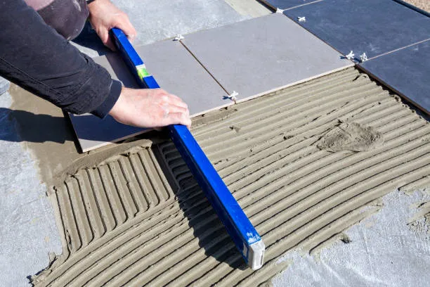 Pose de carrelage sur la terrasse d'une maison au Golfe de Saint-Tropez, Draguignan, SASU SARI